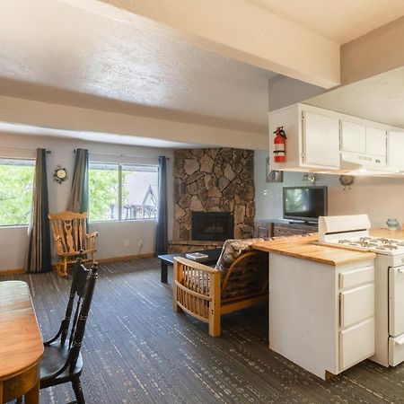 Village Suites Inn - American Black Bear - Perfect Location, In The Village! Can'T Be Better! Big Bear Lake Kültér fotó