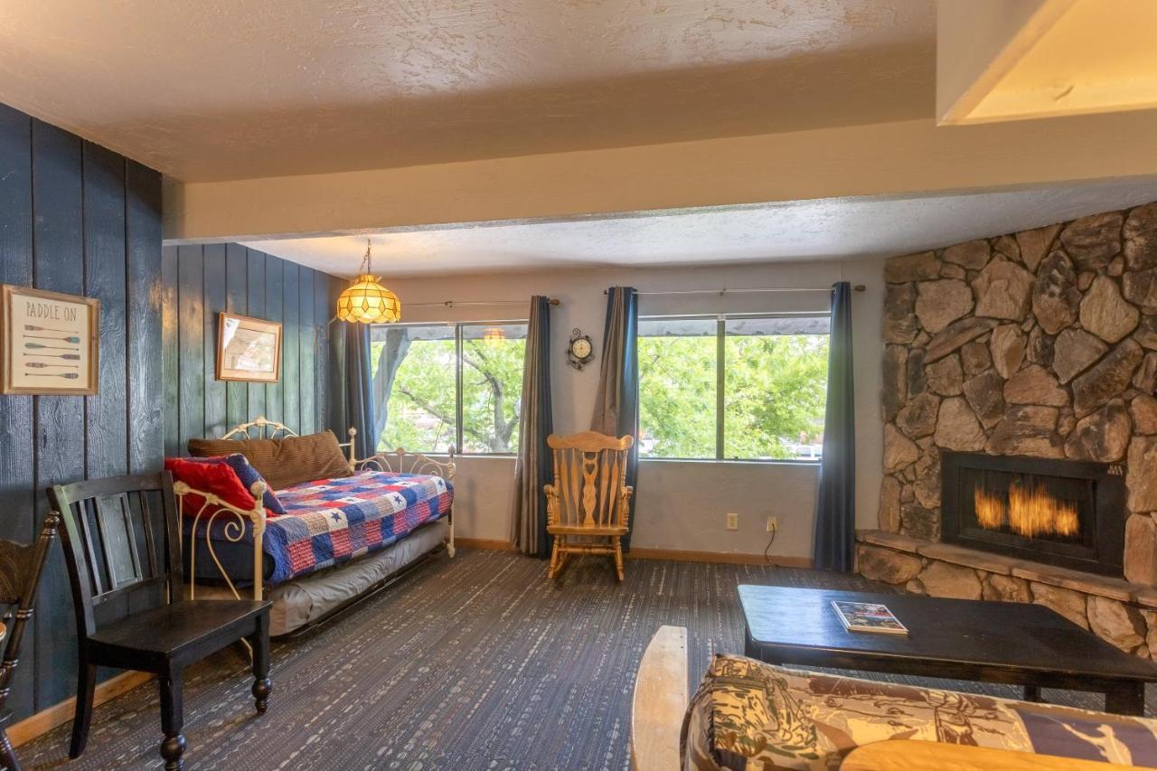 Village Suites Inn - American Black Bear - Perfect Location, In The Village! Can'T Be Better! Big Bear Lake Kültér fotó